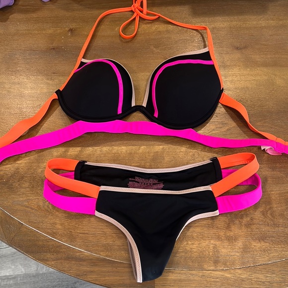 Victoria’s Secret Hottie Halter Padded Bikini Top- Size 32D - Picture 1 of 8